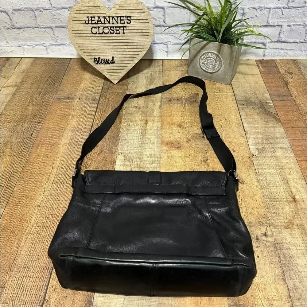Tumi SOMERSET Leather MESSENGER Beacon Hill Laptop Computer Bag Black 68570 $395